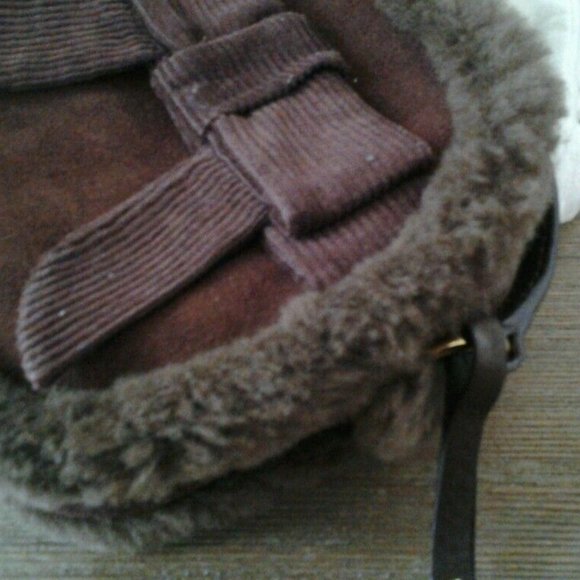 NWT UGG Australia Bailey Bow Corduroy Zip Crossbody Chocolate - Picture 2 of 6